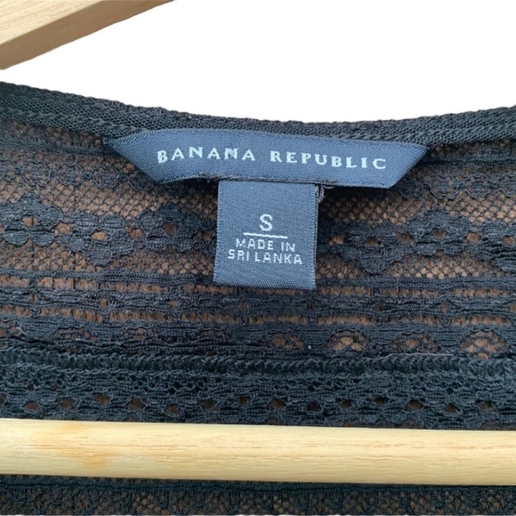 Banana Republic women's size small black lace top - Picture 3 of 3